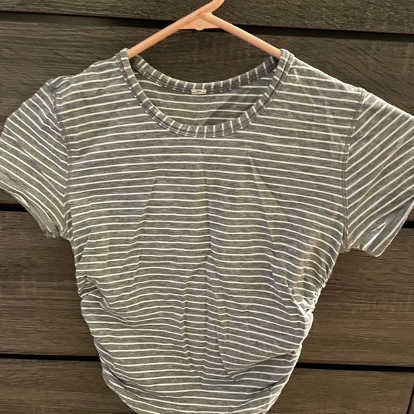 Lululemon top. - Picture 3 of 3